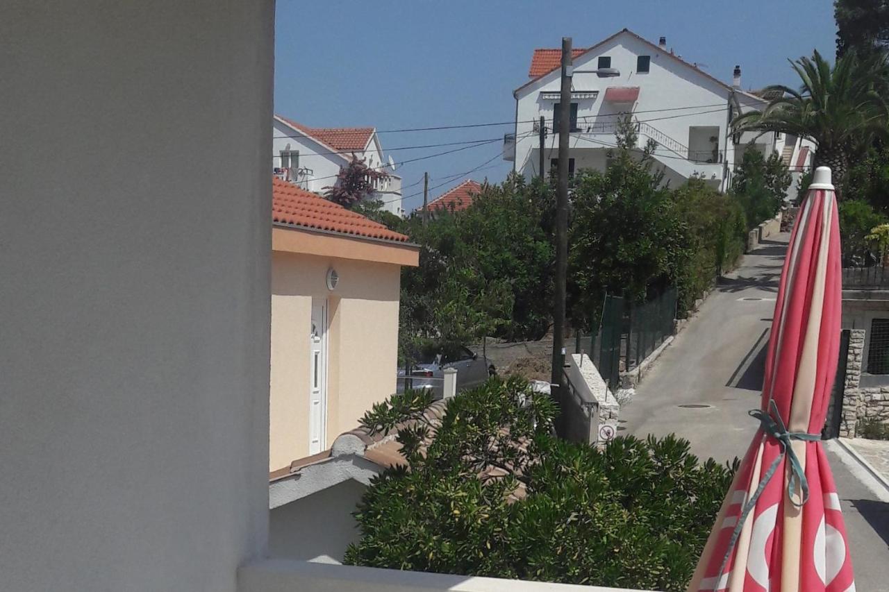 Apartments And Rooms By The Sea Sutivan, Brac - 2943 Eksteriør billede
